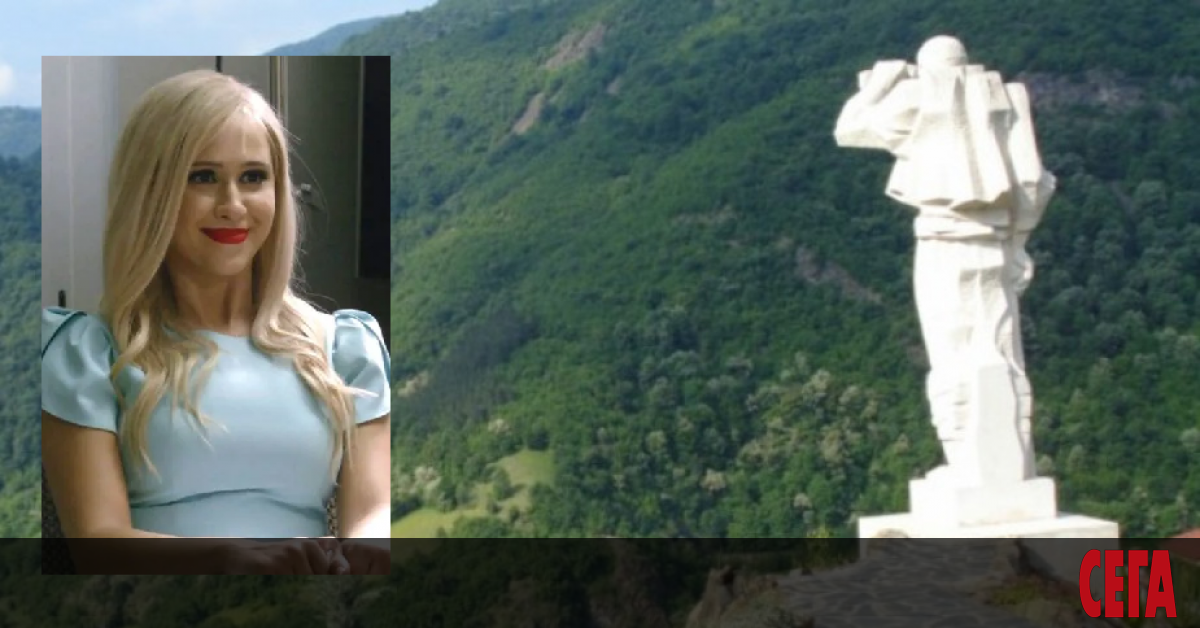 Седи и гледа Дядо Йоцо филма и му е мило-драго на