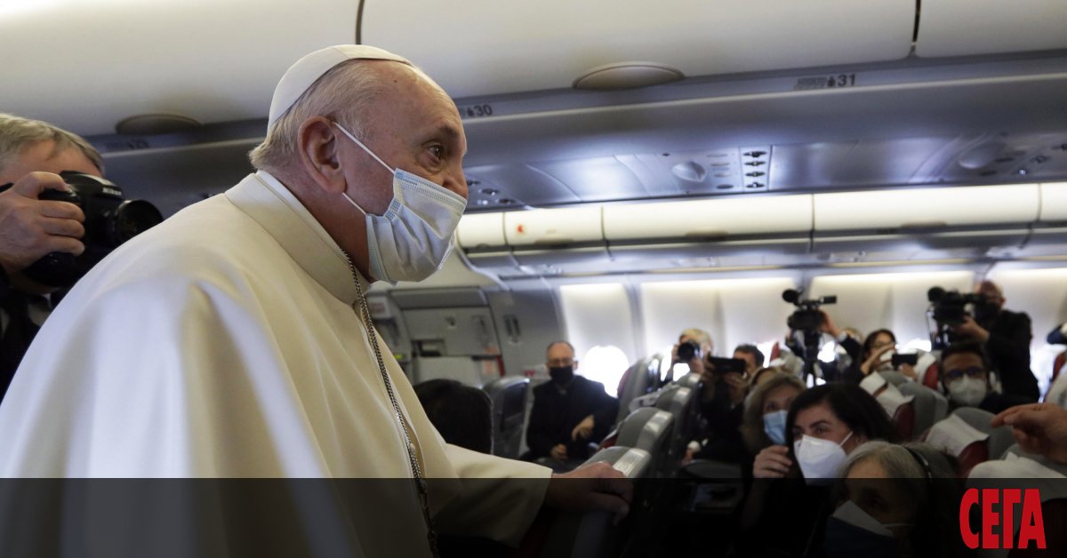 Папа Франциск пристигна днес на историческо първо посещение в Ирак.