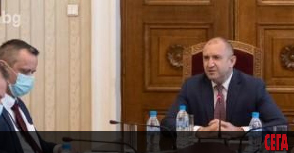 Президентът Румен Радев обяви, че излиза от карантина и веднага