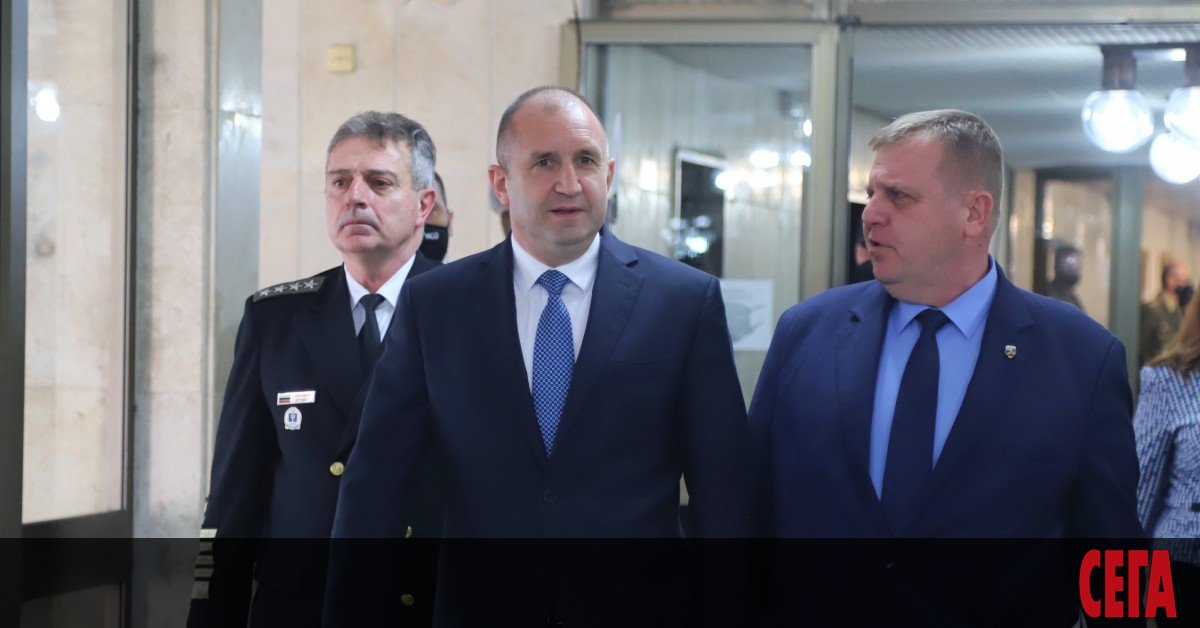 Президентът Румен Радев отправи мощен залп срещу управляващите, като включи в тях,