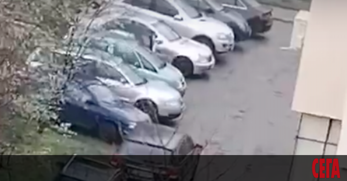 Полицията в Казанлък отстрани двама свои служители след разпространяването на