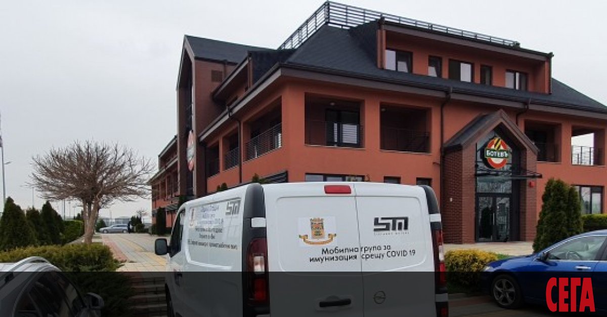 Цял футболен отбор бе ваксиниран днес срещу коронавирус с Пфайзер,