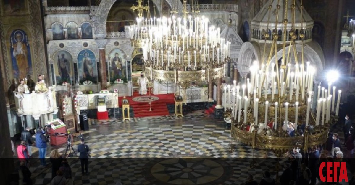 В патриаршеската катедрала Св.Александър Невски в София беше отслужено тържествено