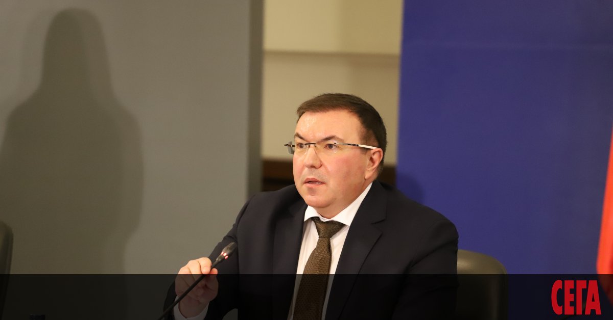 Министърът на здравеопазването в оставка проф. Костадин Ангелов, изпълнителният директор
