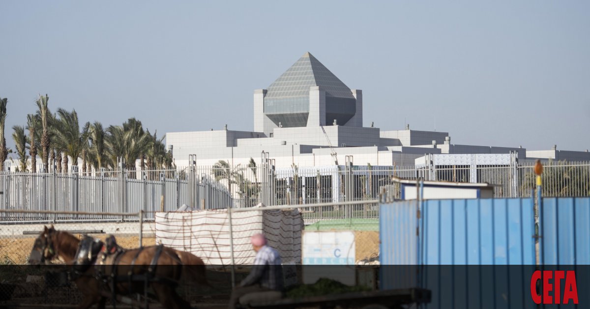 Очаква се тълпи египтяни да изпълнят улиците на столицата Кайро,