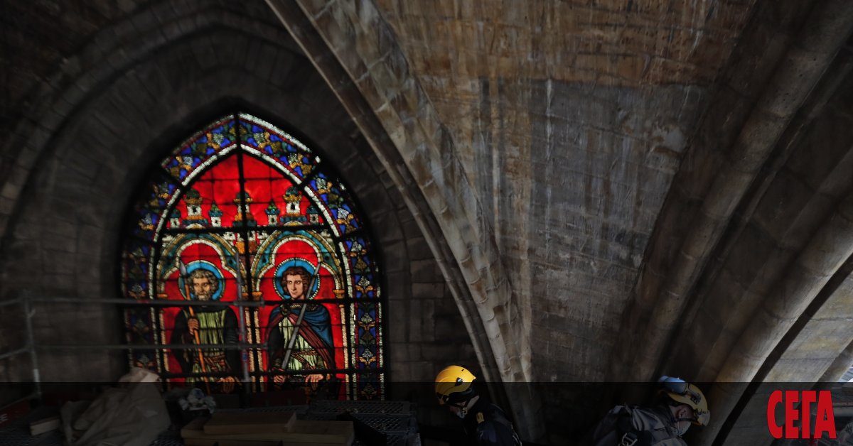 Парижката катедрала Нотр Дам, пострадала в опустошителен пожар преди две