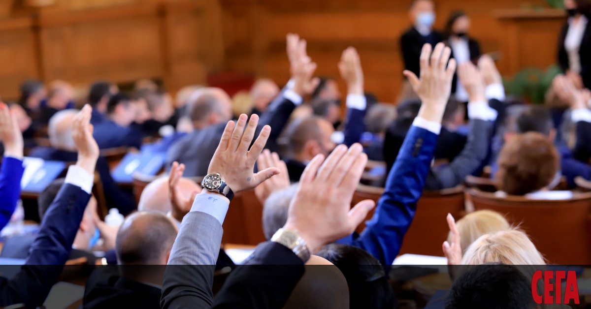 Политическото напрежение между бившите управляващи от ГЕРБ и опонентите му