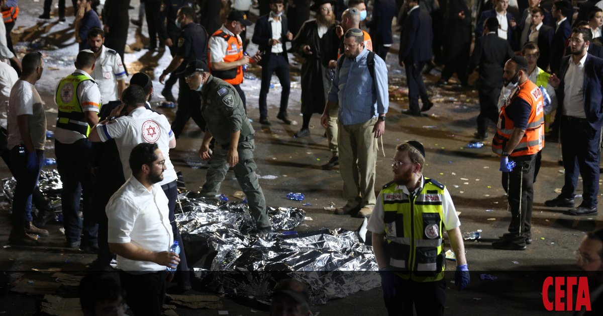 Десетки хора загинаха, а над 100 са ранени при струпване на