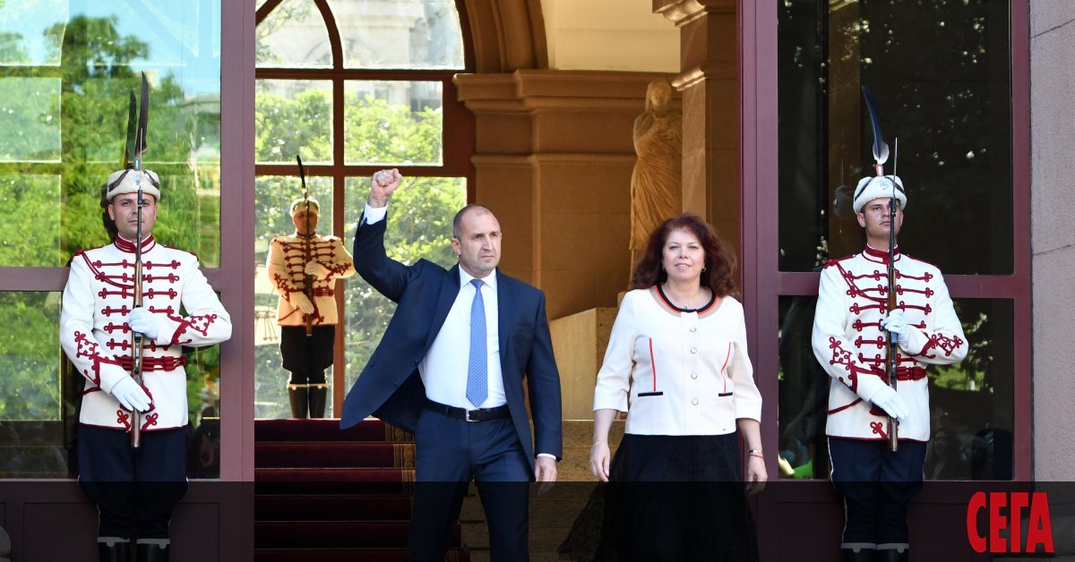 Не му върви на Румен Радев с мандатната рулетка. След