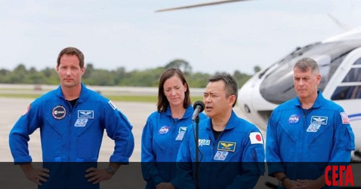 SpaceX ще отведе утре четирима астронавти до Международната космическа станция.