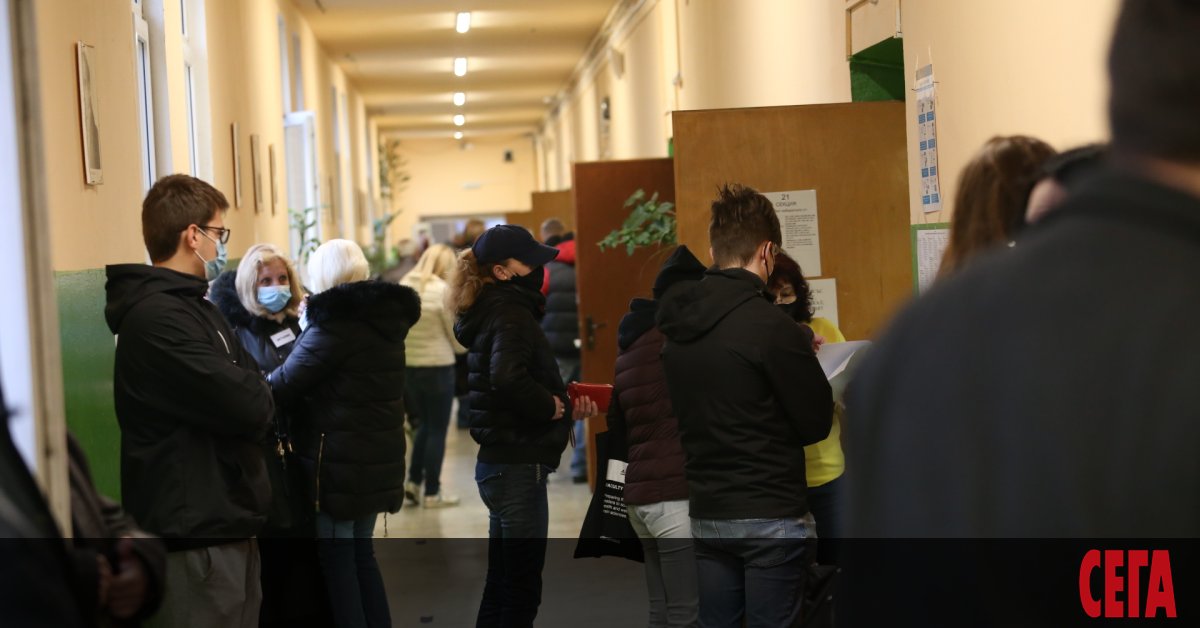 Още в първите часове на изборния ден започнаха да излизат