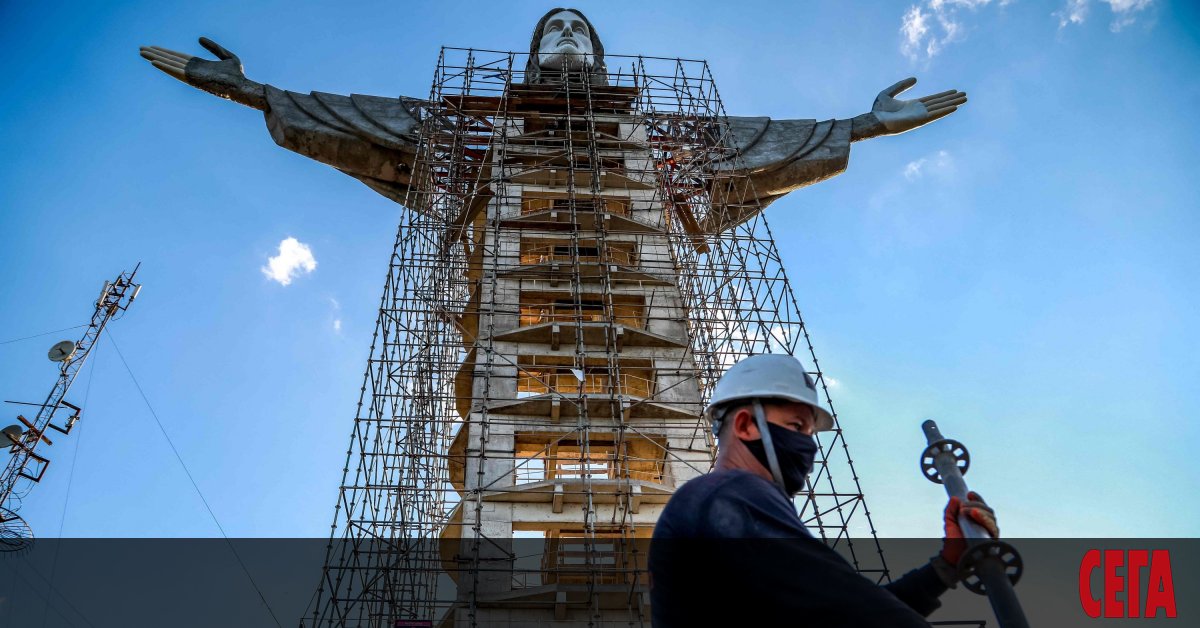 Гигантска нова статуя на Христос в южната част на Бразилия ще