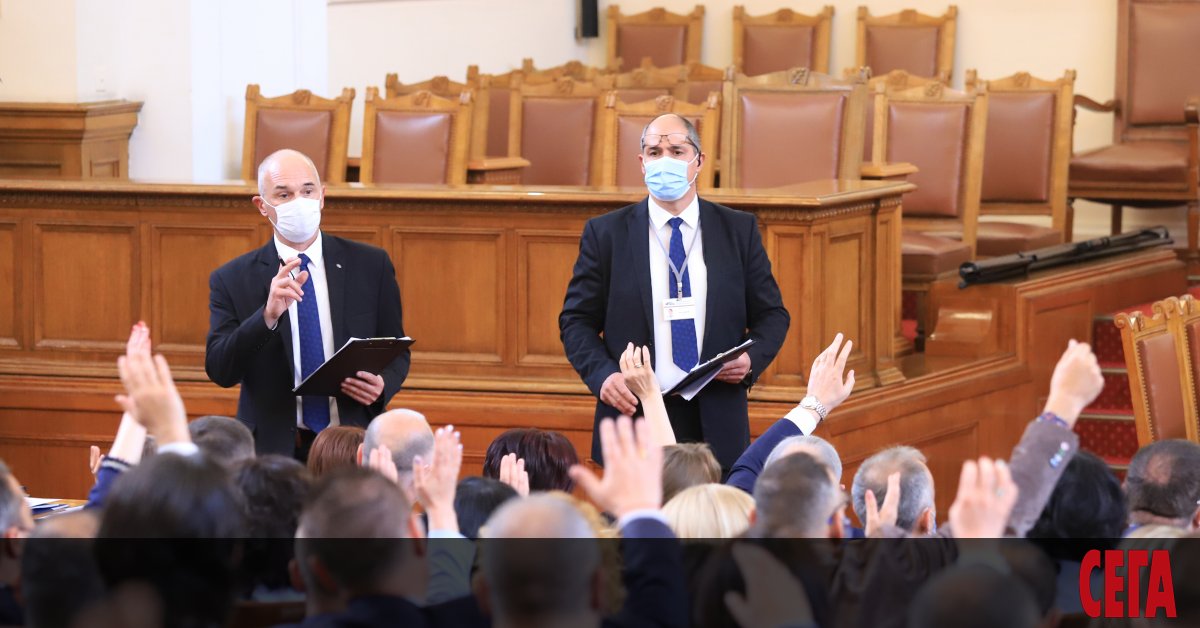 Министрите и зам. министрите в оставка от ГЕРБ, които вчера