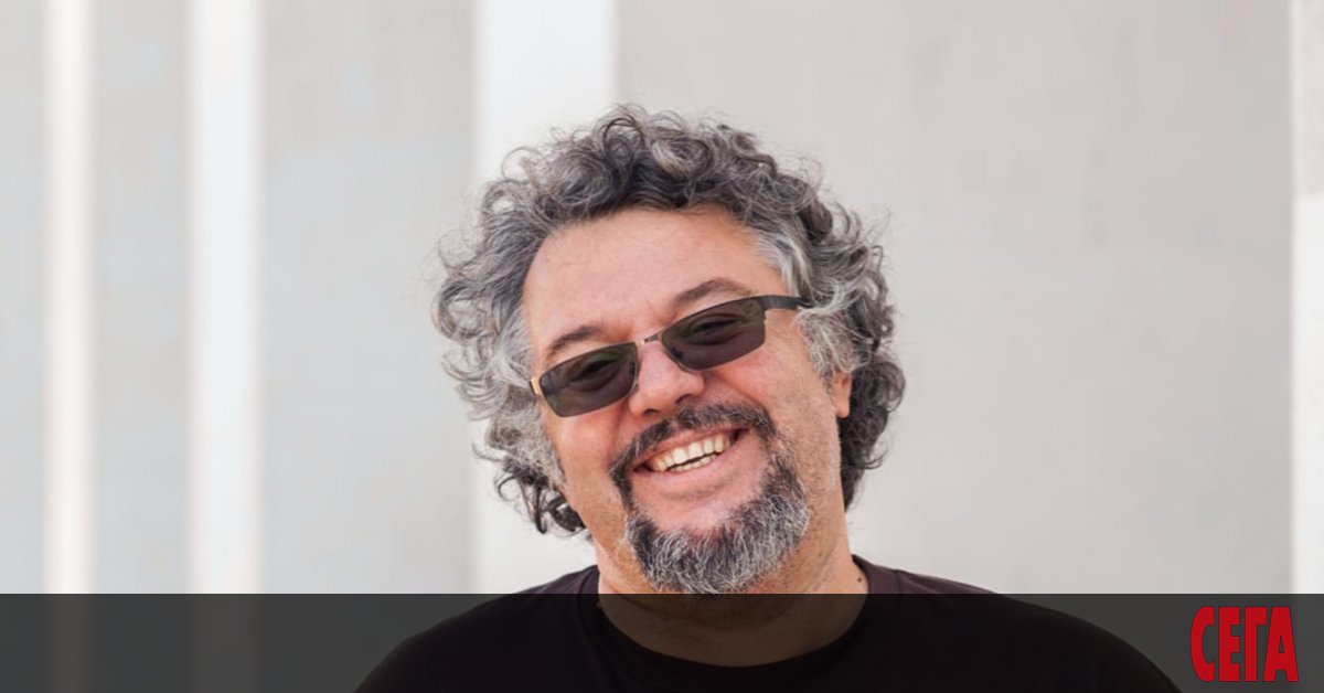 Манол Пейков е издател, съсобственик на издателство “Жанет 45, преводач,