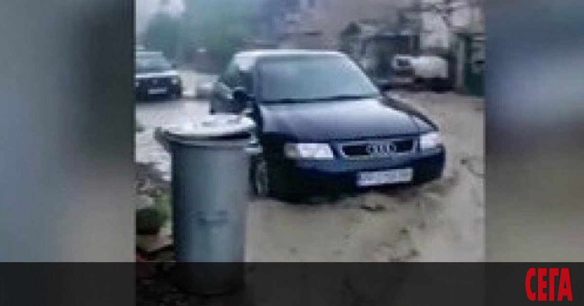 Порой причини наводнение в Котел този следобед. Котленска река излезе