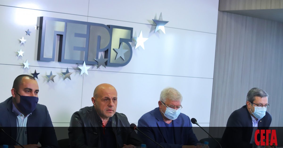 ГЕРБ спешно реагира на кадровата чистка на служебното правителство. Водещи