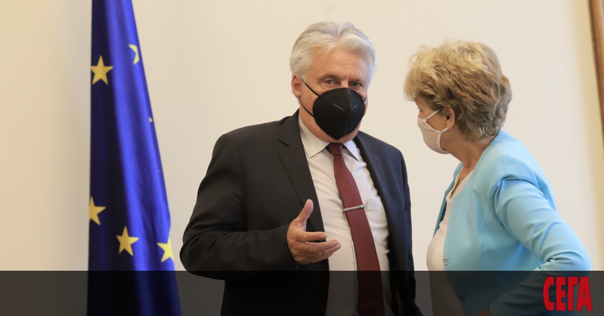 Служебният премиер Стефан Янев ще извика на среща директорите на