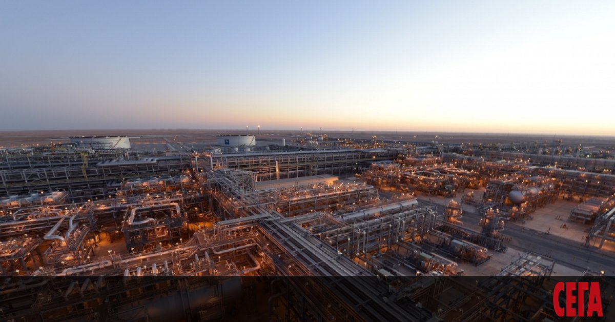 Саудитска Арабия обмисля да продаде част от огромната си петролна