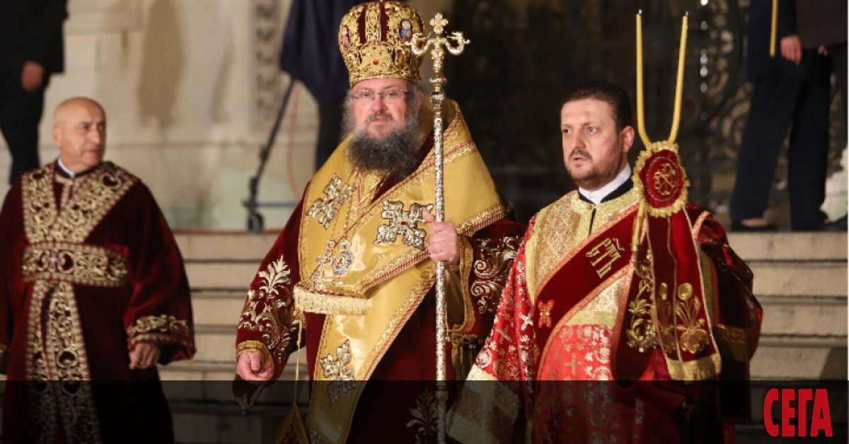 Православните християни посрещнаха светлия празник Възкресение Христово, който символизира победата