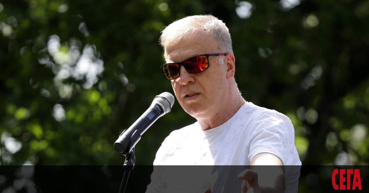 На 1 май собственикът на Левски Наско Сираков обяви с драматично