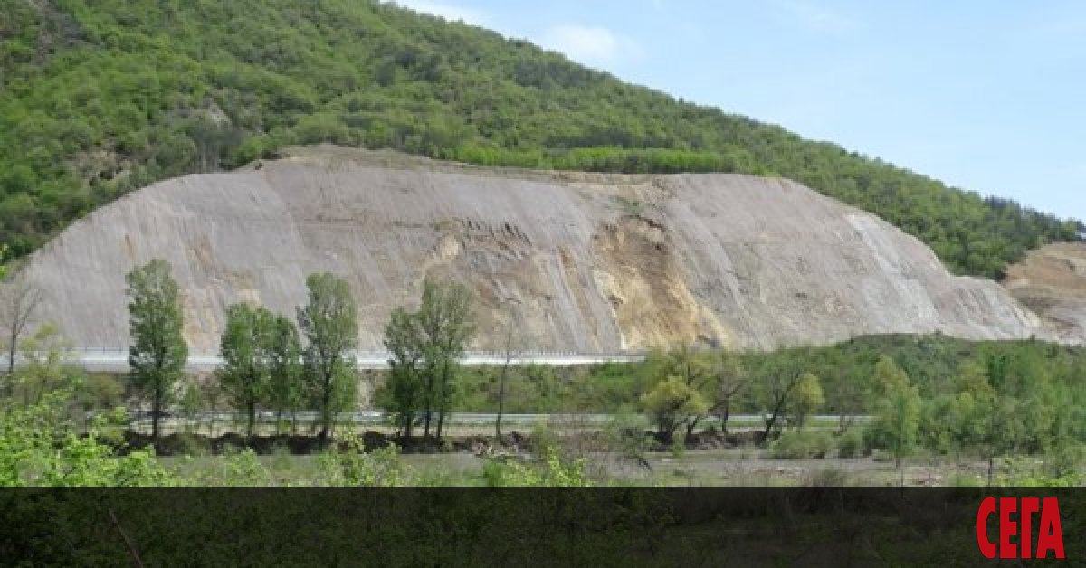 Срути се скат на новостроящия се  ЛОТ-3.1. на магистрала Струма край