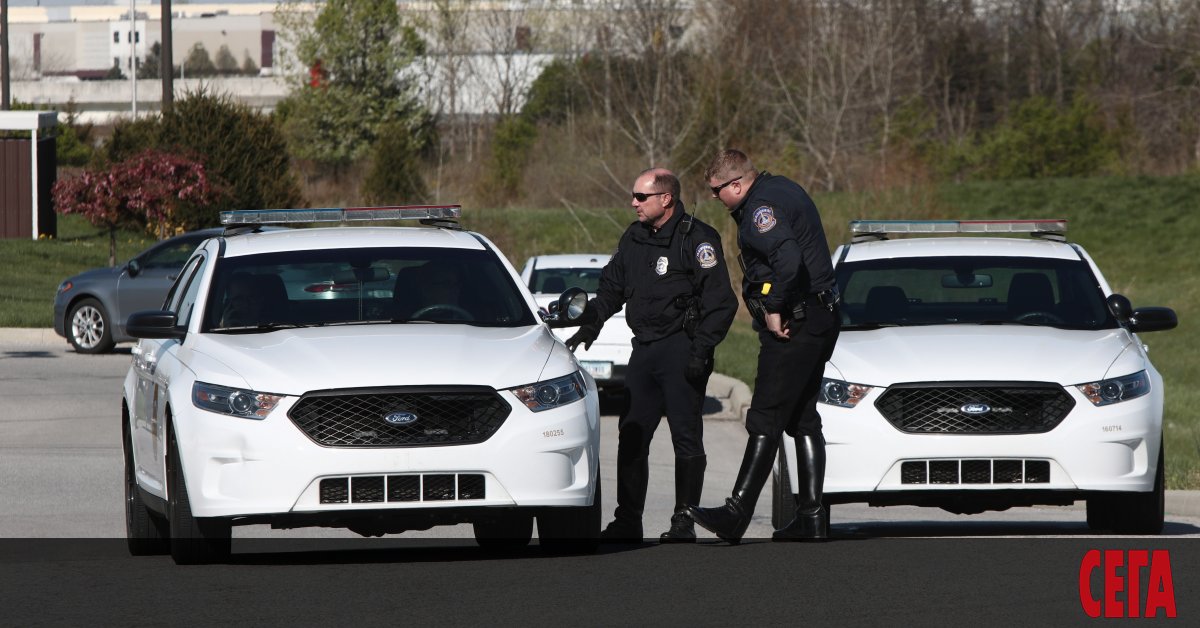 Нападател уби двама души и тежко рани друг при нападение
