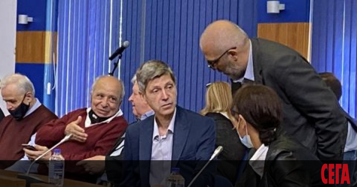 Бившият министър-председател в периода 1995-97 г. Жан Виденов се завърна в