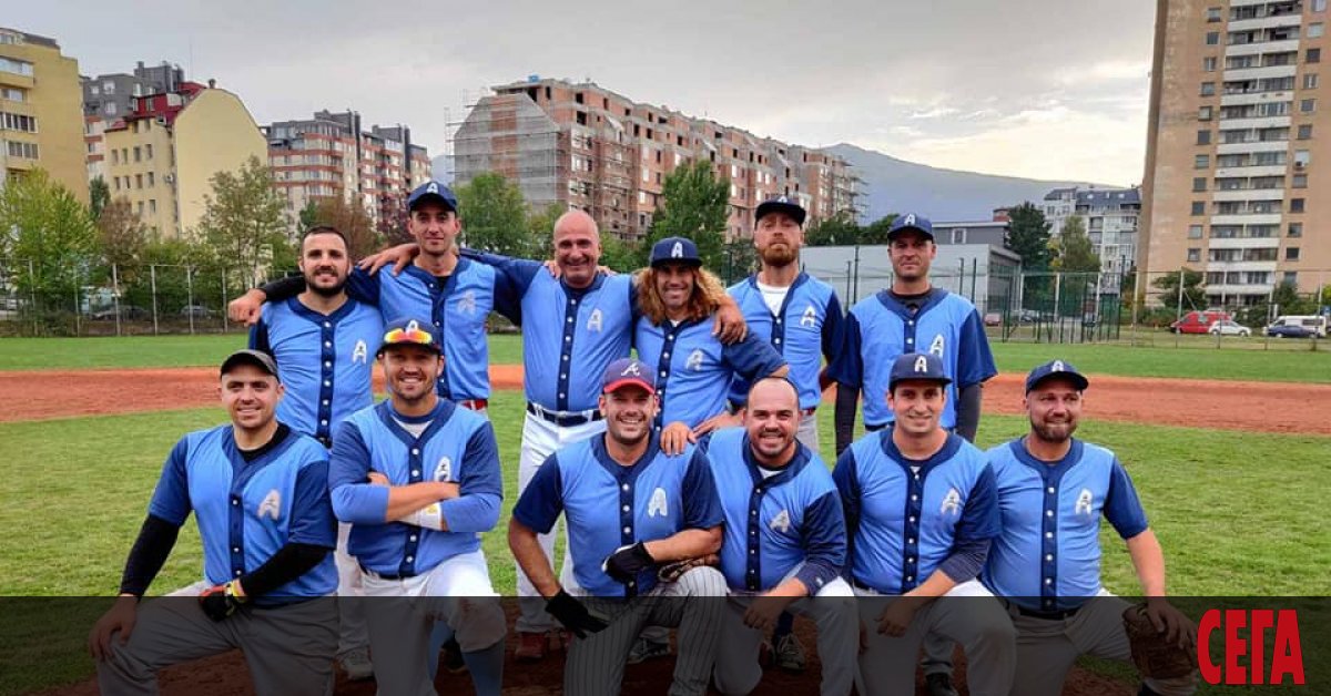 Бронзовият медалист от 2020 г. Академици (София) се укрепи в