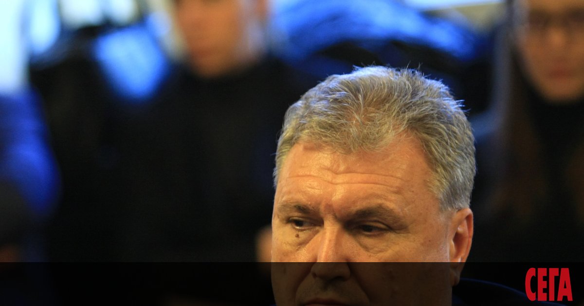 Бившият шеф на болница Лозенец проф. Любомир Спасов е блокирал