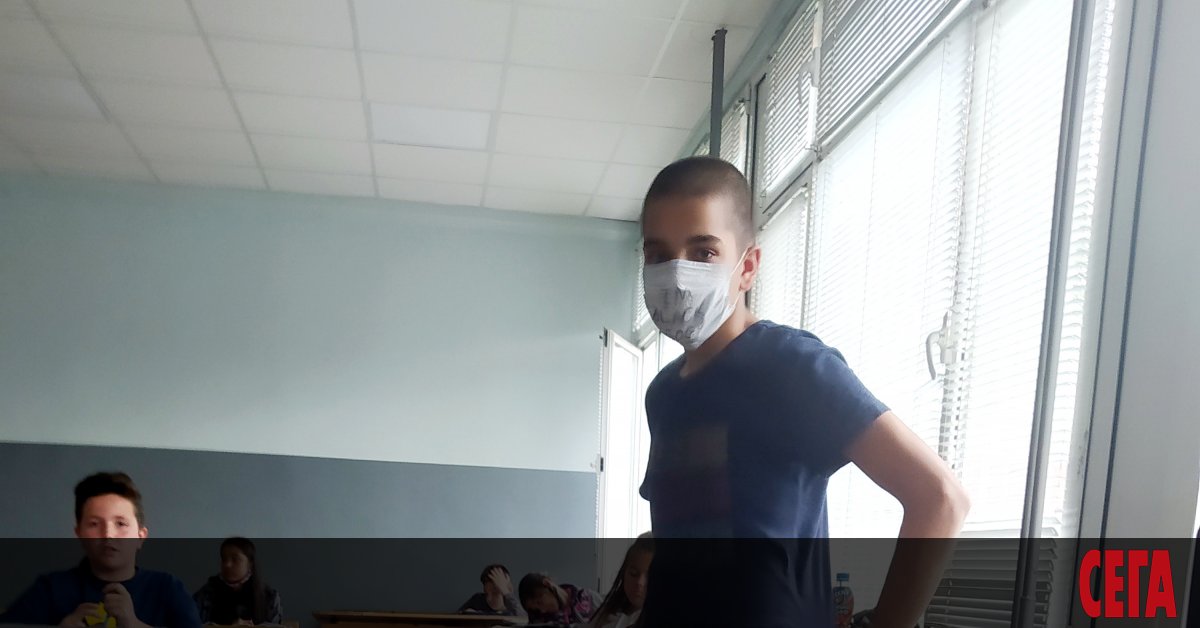 Просветното министерство предлага ако 50% от учениците в един клас