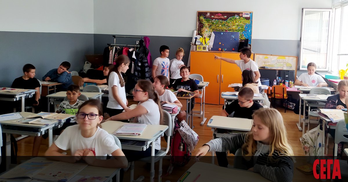 Добрите училища ще получават допълнителни пари за поощрение на учителите,