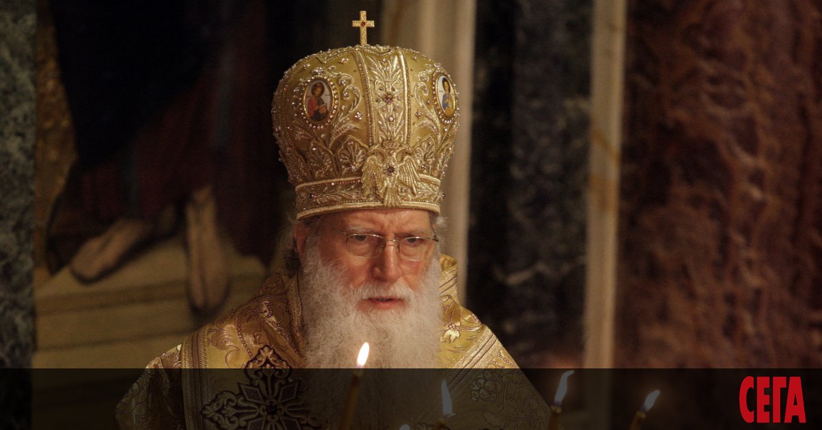 Българският патриарх Неофит е претърпял инцидент този следобед, . Той е