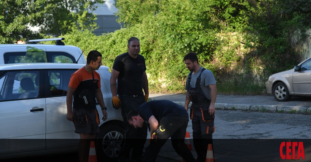 Пожар в колекторска шахта с кабели остави хиляди без ток