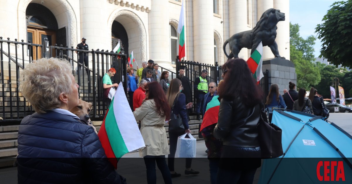 След палатковия лагер пред Съдебната палата и подновените масови протести