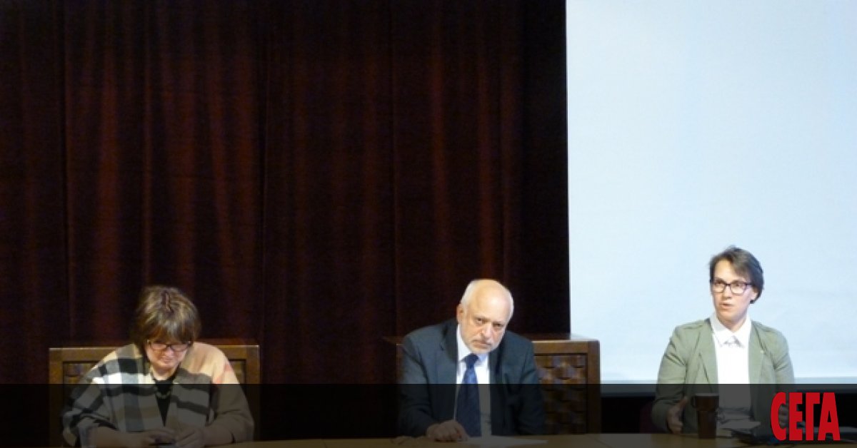 Няма да се затварят театри. Това стана ясно след срещата на