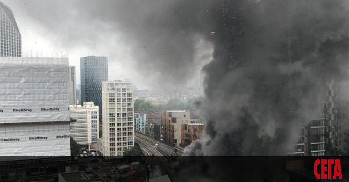 Голям пожар е избухнал в близост до оживената станция Elephant