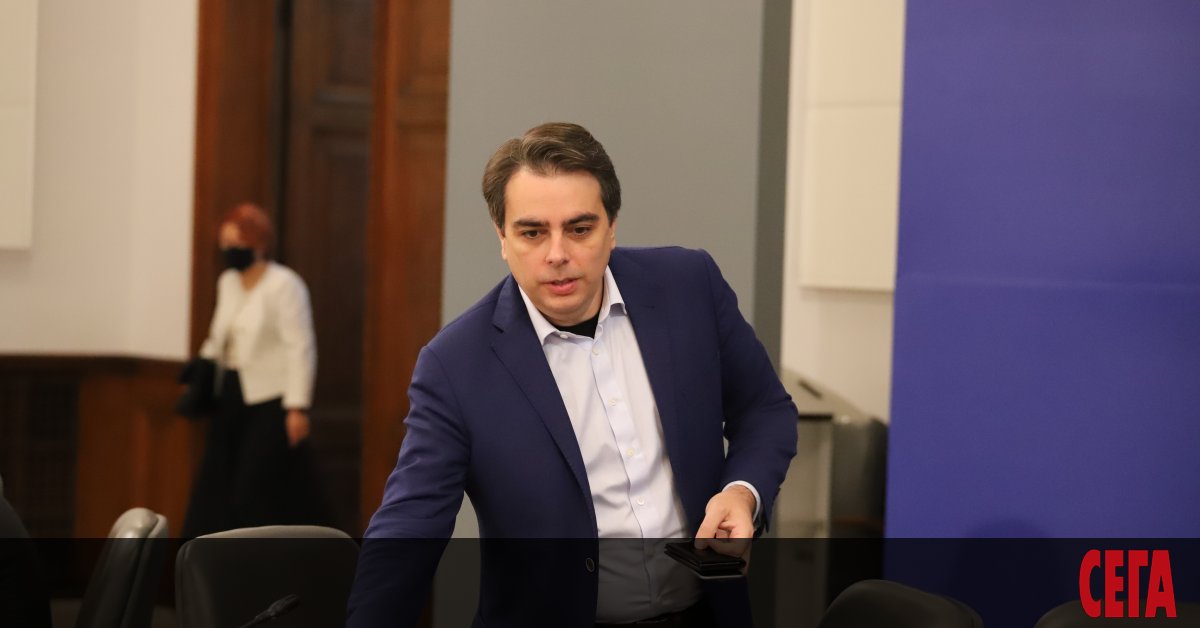 Докато съм министър на финансите, няма да участвам в политически