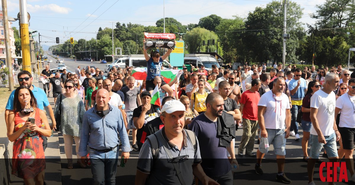 Собственици на заведения блокираха временно ключови кръстовища в София, Пловдив, Варна и