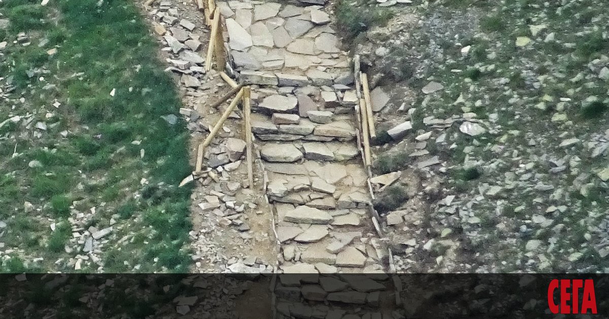 Съвсем скоро укрепена пътека край Рилските езера се руши ударно,