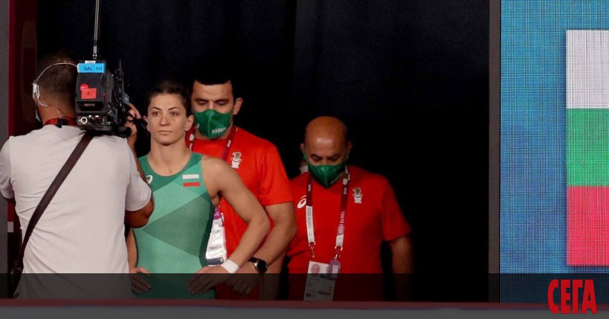 Дебютантката на олимпийски игри Евелина Николова се класира за 1/2-финалите