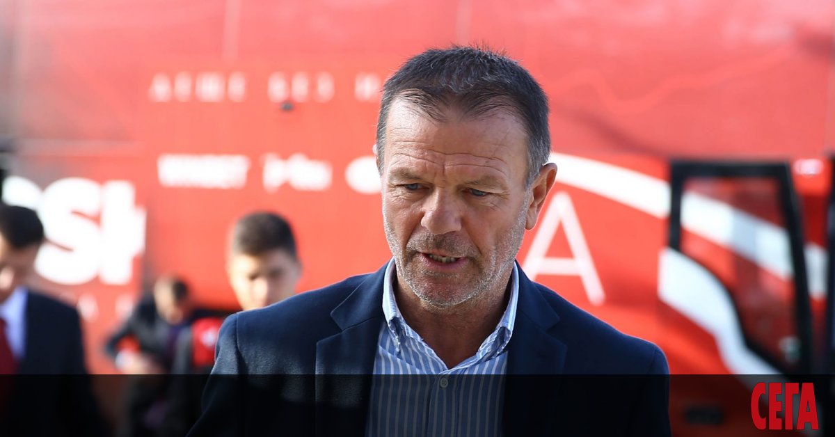 Треньорът на ЦСКА-София Стойчо Младенов предпочете да не продължава задочния