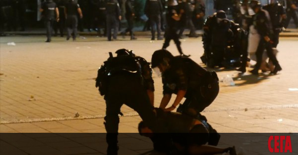 Видео с брутални сцени на полицейско насилие от нощта на