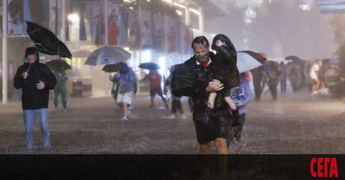 Ню Йорк обяви извънредно положение, след като в града се изсипаха