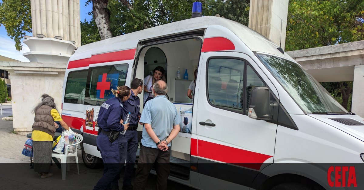 Прокурорската проверка по скандала, при който противници на ваксинацията срещу