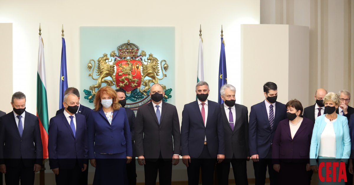 Президентът Румен Радев свиква на спешна среща в неделя министрите