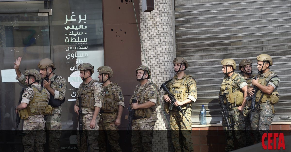 На протест в Бейрут, организиран от шиитските движения Хизбула и