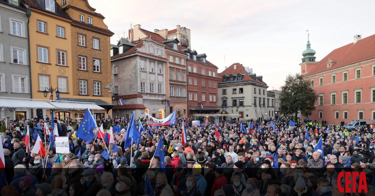 Поляци, подкрепящи членството на страната си в ЕС, участваха днес