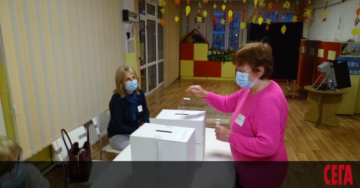 Странна грешка с машините за гласуване изникна във Варна. В