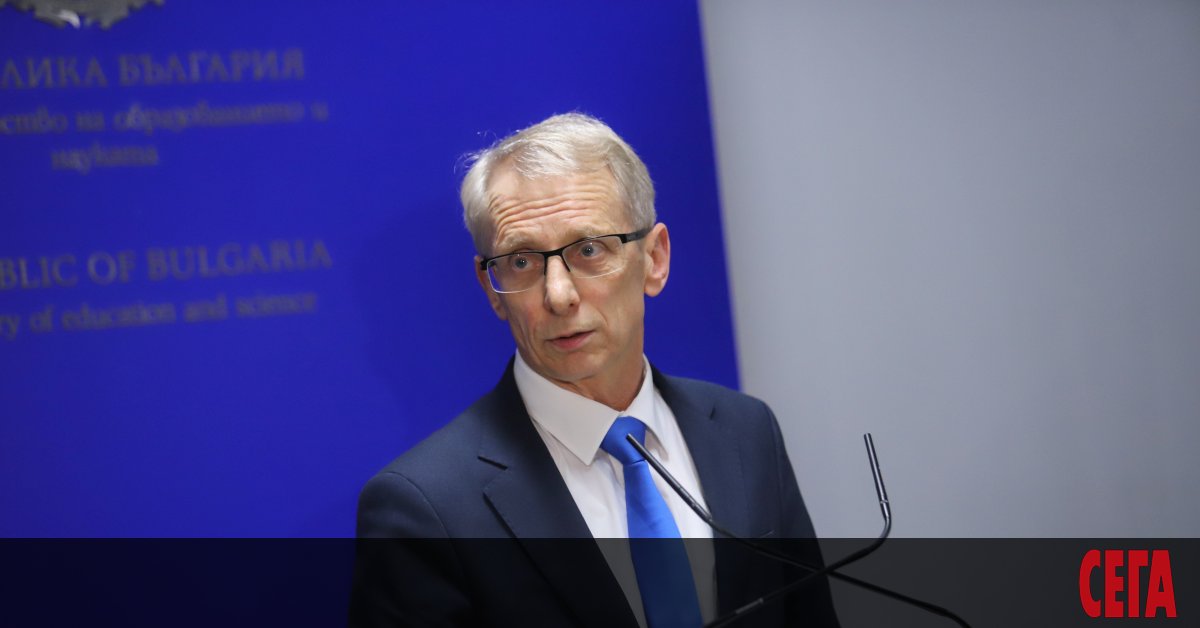 Служебният министър на образованието и науката акад. Николай Денков отговаря на