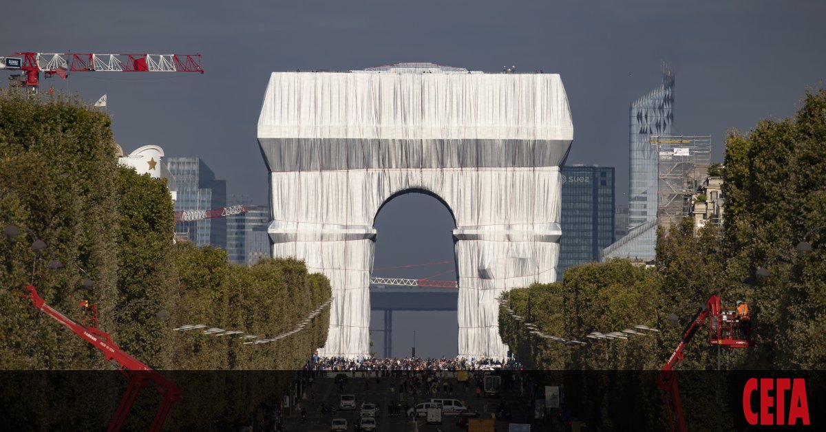 Шест милиона души са посетили Триумфалната арка, увита, докато емблематичният парижки паметник